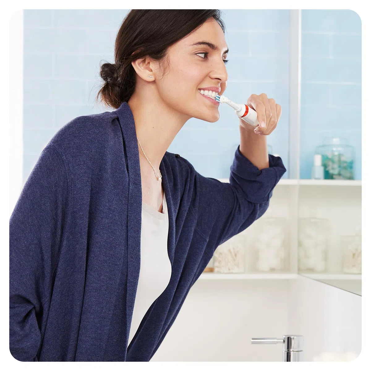 Oral-B Pro Series 4500 Spazzolino Elettrico, Testina di Ricambio, Custodia, Nero - 1 Testine di Ricambio per Spazzolino Elettrico, Ricaricabile + Dentifricio Oral-B Gengive & Smalto Repair Classico