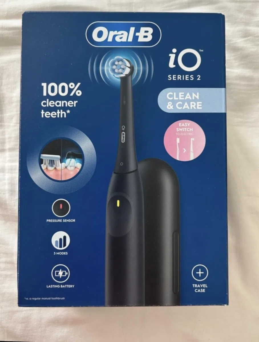 Oral-B iO 2 Spazzolino Da Denti Elettrico Blu Per Adulti, 3 Modalità Di Pulizia, Morbido Per Gengive, Spazzolatura Morbida, Accessori, Spazzolino Orale B Di Ricambio Caricatore, Blu Oceano