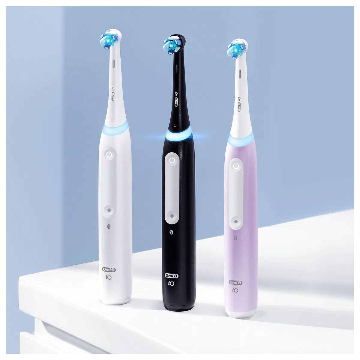 Oral-B Spazzolino Elettrico Ricaricabile iO 4 Nero, 1 Testina Di Ricambio, 1 Custodia Da Viaggio +Dentifricio Pro-Science Advanced Rigenera Smalto 75ml. 1 Spazzolino